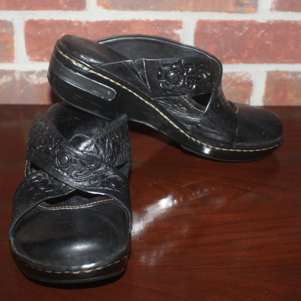 BORN BLACK LEATHER MULES EMBOSSED STRAPS Handcrafted in Mexico size 8 …